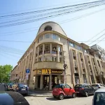 Old Square Apartments 5